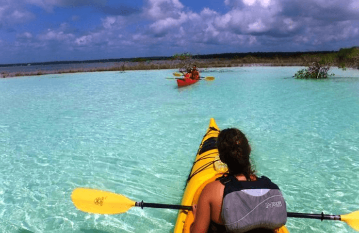 Bacalar y la Laguna de 7 colores